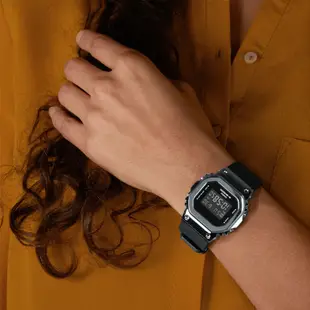 ∣聊聊可議∣CASIO 卡西歐 G-SHOCK 經典5600系列金屬色手錶-銀 GM-S5600-1