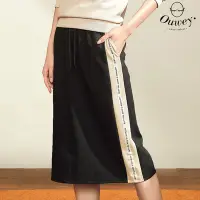 在飛比找Yahoo奇摩購物中心優惠-OUWEY歐薇 都會運動字母織帶羅馬布休閒半身裙(黑色；S-