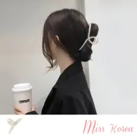 在飛比找momo購物網優惠-【MISS KOREA】韓國設計溫柔氣質透明珍珠抓夾 鯊魚夾