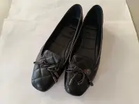 在飛比找Yahoo!奇摩拍賣優惠-moncler黑色菱格平底鞋 娃娃鞋
