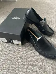 Wittner women’s Black Leather Loafers sz35