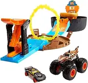 Hot Wheels Monster Trucks Stunt Tire Play Set Opens to Reveal Arena with Launcher, 1 Hot Wheels 1:64 Scale Car & 1 Monster Truck, Portable Toy Gift Set for Ages 4 to 8 Years Old