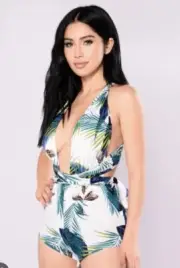 Nwt Fashion Nova Barrier Reef Floral Romper Size M Vacation Resort Beach