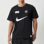 NIKE AS M NK TEE M90 PRM NAOS 2 男 黑色 運動 印花 短袖 FJ2307-010