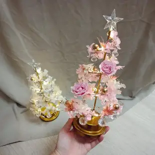 【KIRA與花花藝】水晶LED燈永生花聖誕樹/浪漫粉/桌上聖誕樹(永生花裝飾/聖誕禮物/聖誕節/聖誕樹)