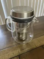 Teapot With Movable Infuser