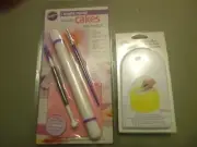 Wilton - "I taught myself to decorate cakes with Fondant" & Fondant Smoother