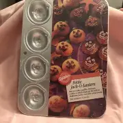 New Wilton Petite Jack-O-Lantern Mini Halloween Cake / Brownie Mold 2105-8462