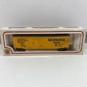 Bachmann HO Scale Electric Model Train Milwaukee Road Yellow Freight Car 7"