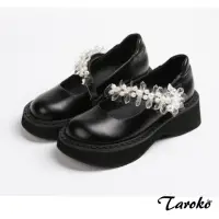 在飛比找momo購物網優惠-【Taroko】甜美女孩夢幻珍珠一字扣圓頭厚底皮鞋(黑色)