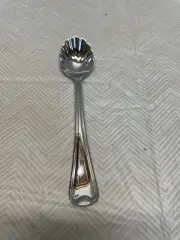 Oneida 18/10 Flatware Clamshell Spoon