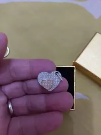 在飛比找Yahoo!奇摩拍賣優惠-雙色天然鑽石共64分愛♥墜子，小鑽白亮，750台 15000
