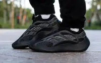 在飛比找Yahoo!奇摩拍賣優惠-【Basa Sneaker】Adidas YEEZY 700