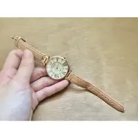 在飛比找蝦皮購物優惠-韓國品牌 Staccato 貝殼奶白手錶