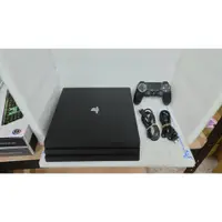 在飛比找PChome商店街優惠-PS4 Pro 黑色《主機 1TB》再送隨機1片PS4遊戲【