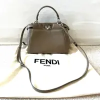 在飛比找蝦皮購物優惠-FENDI 芬迪 手提包 Peekaboo 灰色 merca