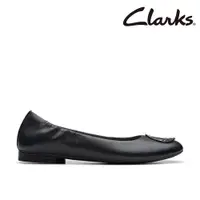 在飛比找PChome24h購物優惠-【Clarks】女鞋Loreleigh Ave金屬圓牌飾釦娃