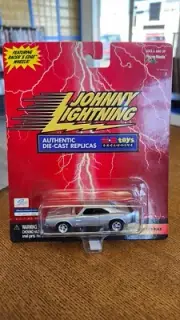 2001 Johnny Lightning 1968 Dodge Charger in Silver