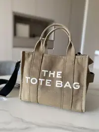 在飛比找Yahoo!奇摩拍賣優惠-￼MARC JACOBS THE TOTE 帆布手提 斜背迷