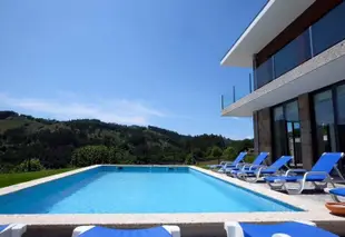 維艾拉度米紐精彩山景私人游泳池裝飾花園 4 房別墅飯店 - 離海灘 88 公里