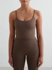 [aim'n] Macchiato Shape Seamless Strap Singlet