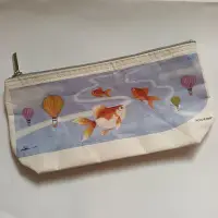 在飛比找Yahoo!奇摩拍賣優惠-羅氏ACCU-CHEK 畫家插畫 熱氣球 金魚 筆袋 化妝包