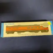 Bachmann 85' Smooth-Side Diner Southern Pacific 10267 Daylight - HO Scale