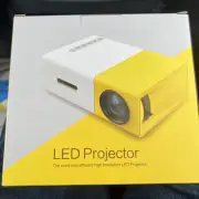 EEEKit 1080p Portable LED Mini Projector - White/Yellow