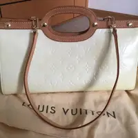 在飛比找蝦皮購物優惠-LOUIS VUITTON 路易威登 肩背包 Vernis 