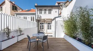 GuestReady - Backyard Palace Terrace