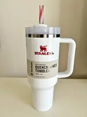 Stanley Mistletoe Twist FlowState Quencher 40oz Tumbler, NEW, Limited Edition