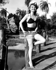ACTRESS LORI NELSON PIN UP - 8X10 PUBLICITY PHOTO (BT495)