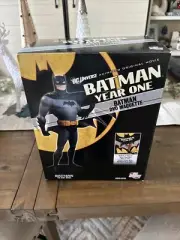 Batman Maquette Year One DVD Animated Movie DC Collectibles Statue NIB