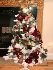 4 Ft Victorian Decorated Christmas Tree Poinsettias Roses Burgundy And Pink Star