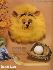 GM19 Macrame Dandi Lion Wall Hanging in Macrame Mischief Craft Book 22 Projects