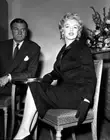Sir Laurence Olivier With Marilyn Monroe At The Savoy Hotel 1956 OLD PHOTO 3