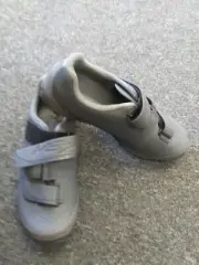 Shimano ME2 ladies cycling shoes size 42/9.5--. spd shoes for spin or bicycling