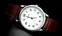 在飛比找Yahoo!奇摩拍賣優惠-白面日本石英機心復古版紳士錶清晰阿拉伯數字刻度石英錶,非自動