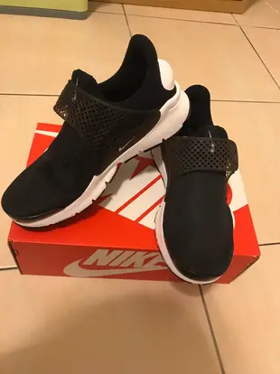 Nike全新sock dart 襪子（黑）只有一雙！