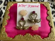 Betsey Johnson Throwback To Vintage Gold Swan Bird Lucite Pink Rose Earrings