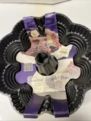 New in Packaging Nordic Ware Pro Cast Festival Bundt Pan 8.5 Diam. PG-16