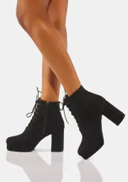 [Lamoda] Stern Ankle Boots