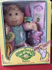 Cabbage Patch Kids Babies w/accessories blonde 2005 NIB