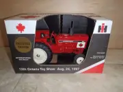 Scale Models International Harvester 1/16 Scale 684 Toy tractor