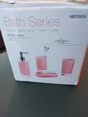 NIB Acrylic Bath Ensemble Accessories 4 Pieces Pink