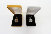 VINTAGE COCA COLA BOTTLE CAP NECKLACE IN SILVER AND GOLD