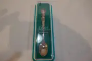 VINTAGE Rogers 1847 COLLECTOR SOUVENIR SPOON in orginal box