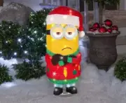 New Despicable Me Santa MINIONS KEVIN LED Lighted Christmas Tinsel Yard Art 2’5”