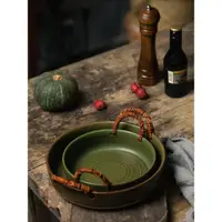 在飛比找ETMall東森購物網優惠-復古藤編把手餐盤蔬菜盤手工盤vintage創意陶瓷日式粗陶餐