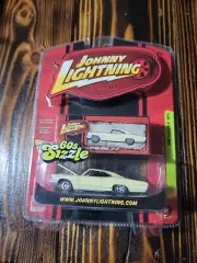 Johnny Lightning 60's Sizzle 1965 Pontiac Catalina 2+2